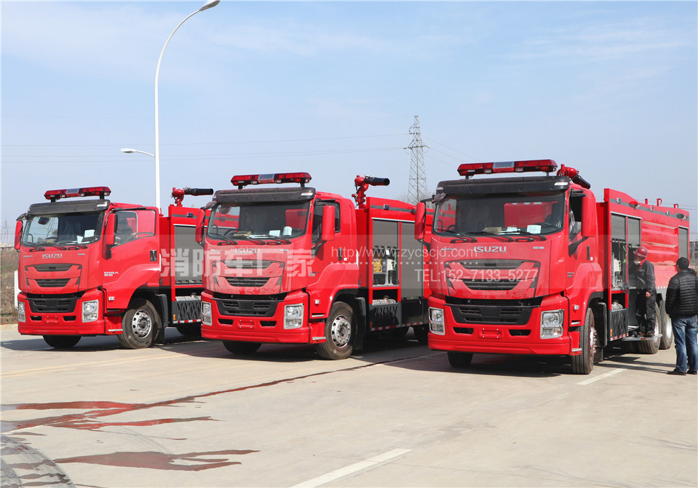 五十鈴后雙橋干粉泡沫聯用消防車